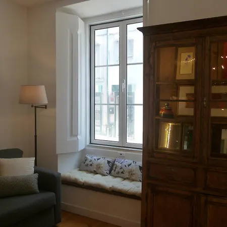 Trendy Downtown Apartment *
